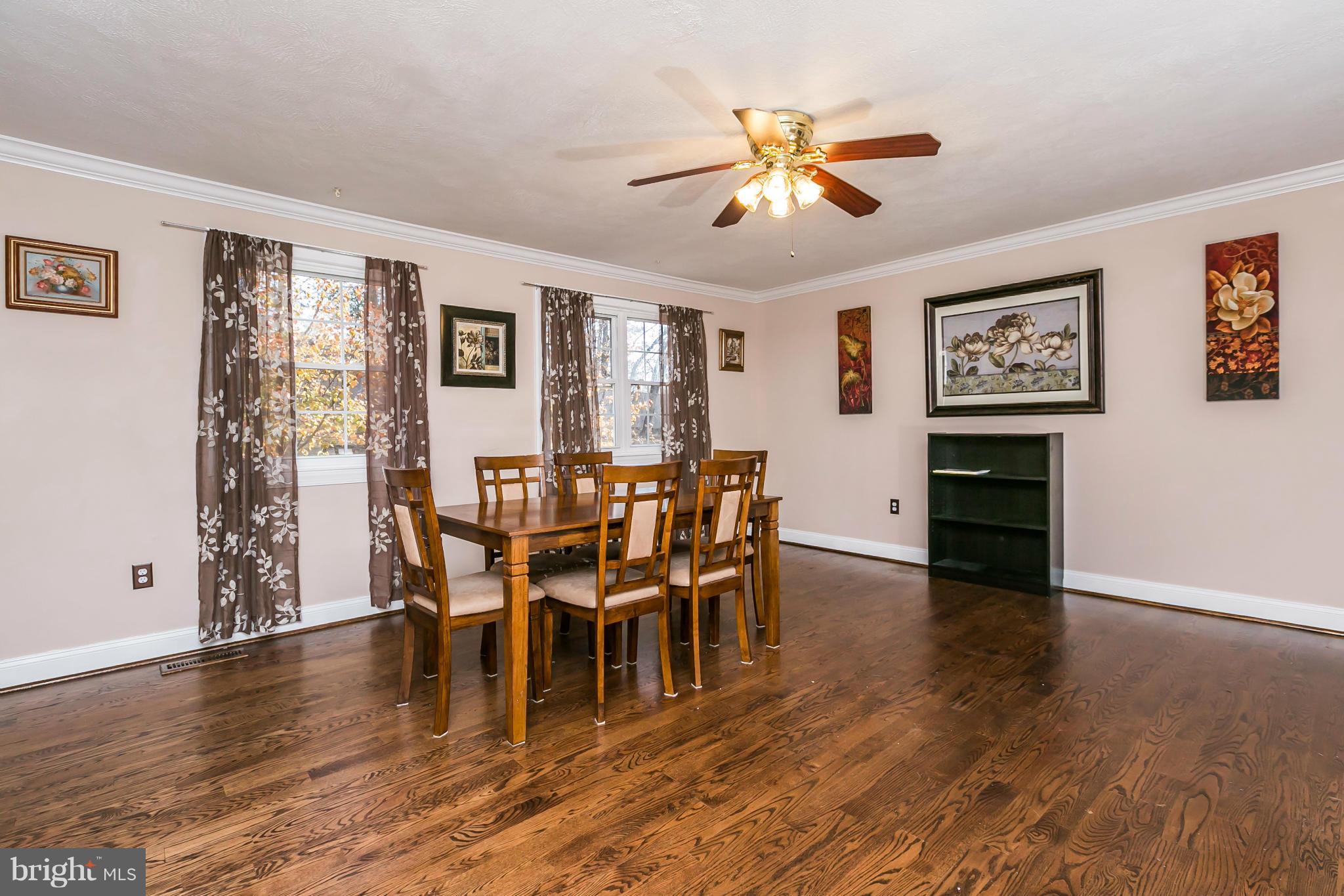 9339 Pan Ridge Road Baltimore, MD 21234 - Photo 7 of 27 Living Room