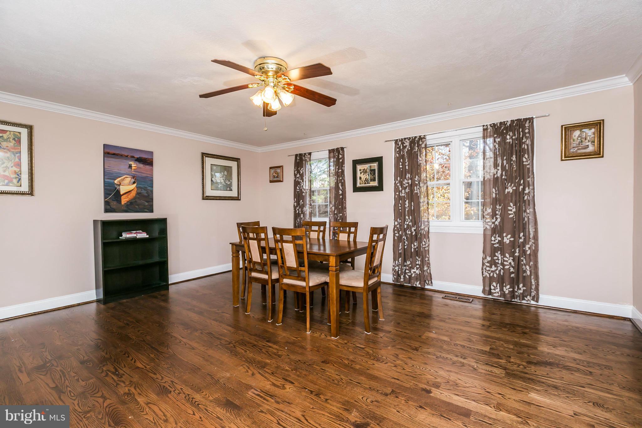 9339 Pan Ridge Road Baltimore, MD 21234 - Photo 8 of 27 Living Room
