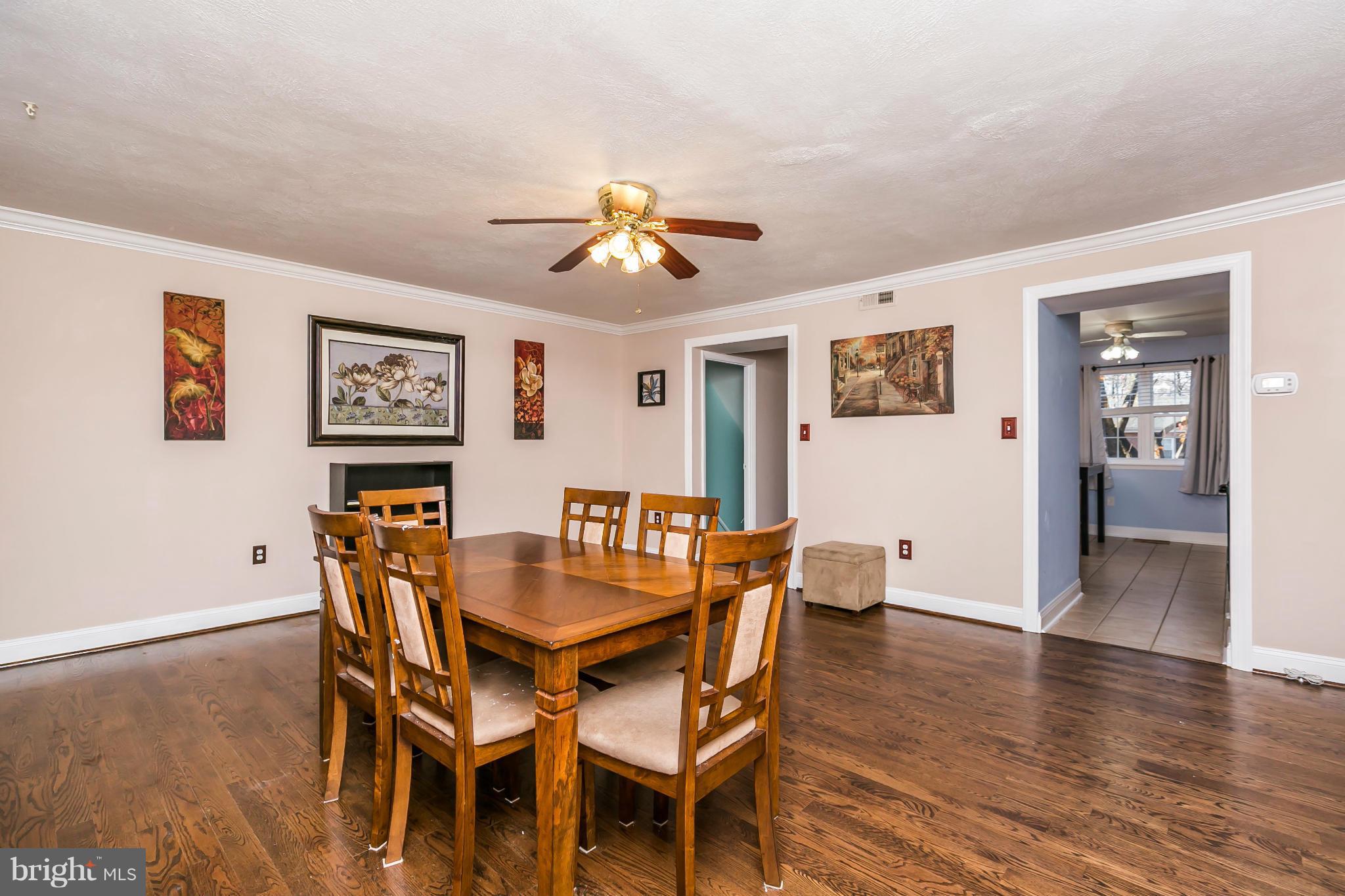 9339 Pan Ridge Road Baltimore, MD 21234 - Photo 9 of 27 Living Room