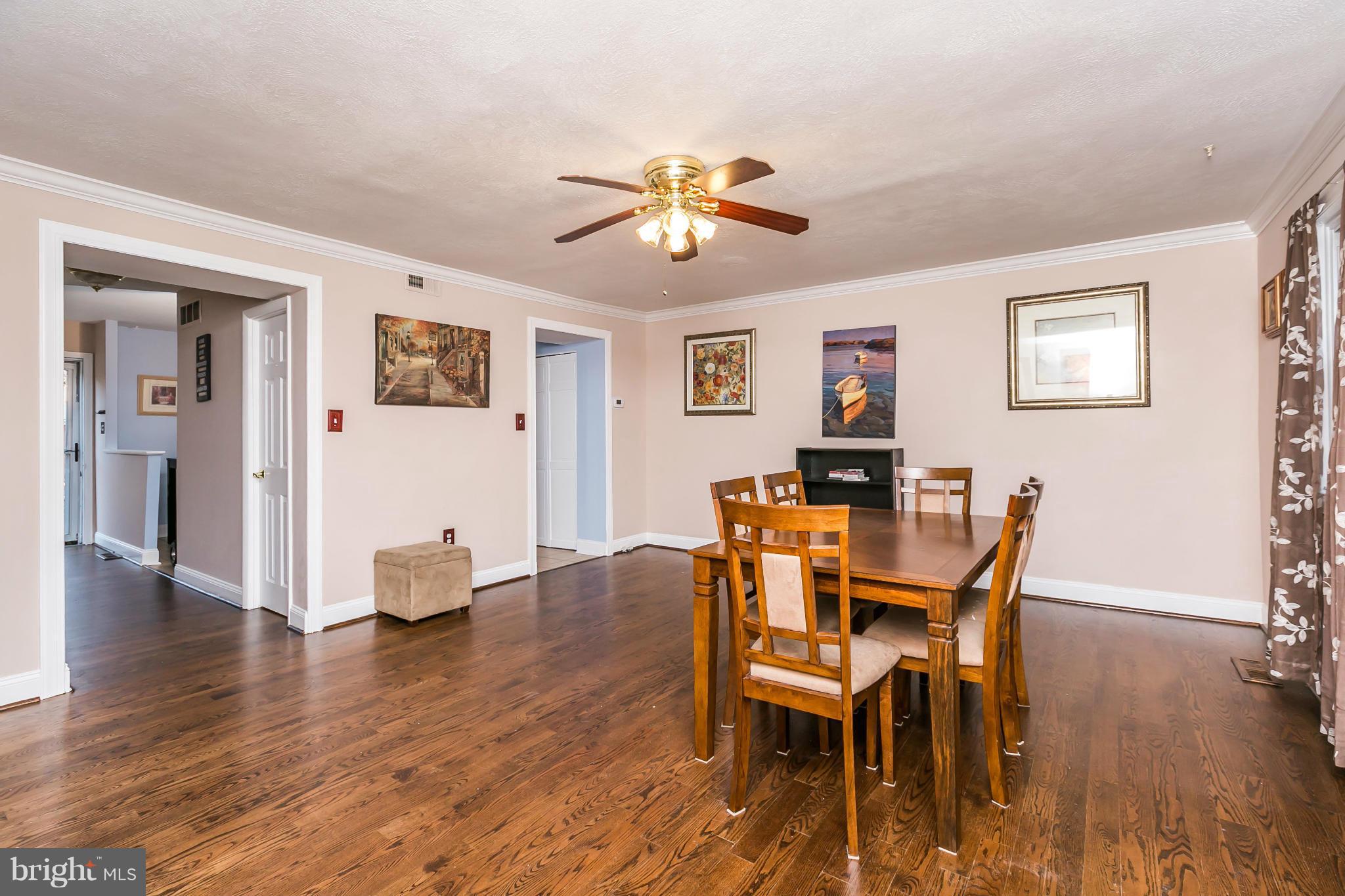 9339 Pan Ridge Road Baltimore, MD 21234 - Photo 10 of 27 Living Room