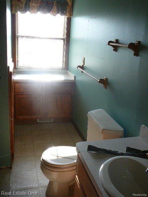 6580 Meldrum Road Fair Haven, MI 48023 - Photo 18 of 20 2nd Floor Bath