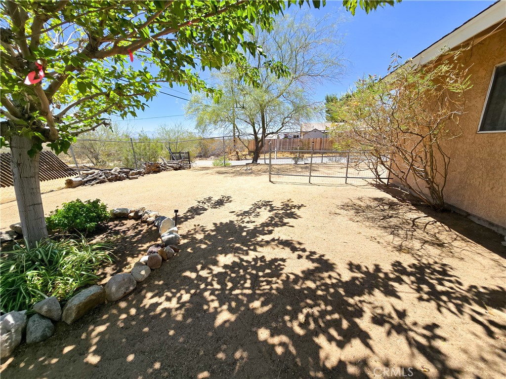 23911 Tahquitz Road Apple Valley, CA 92307 - Photo 15 of 32