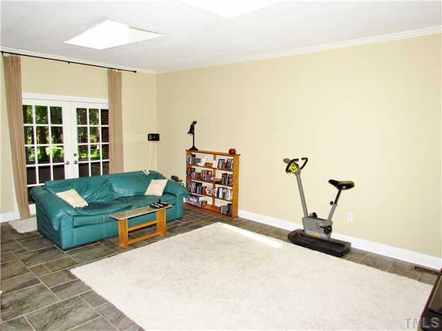 5013 Elaine Avenue Raleigh, NC 27616 - Photo 11 of 25 Living Room