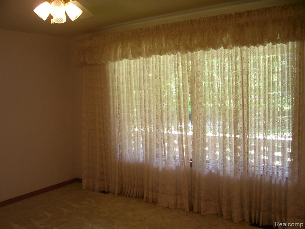 1185 East Gunn Road Rochester, MI 48306 - Photo 4 of 30