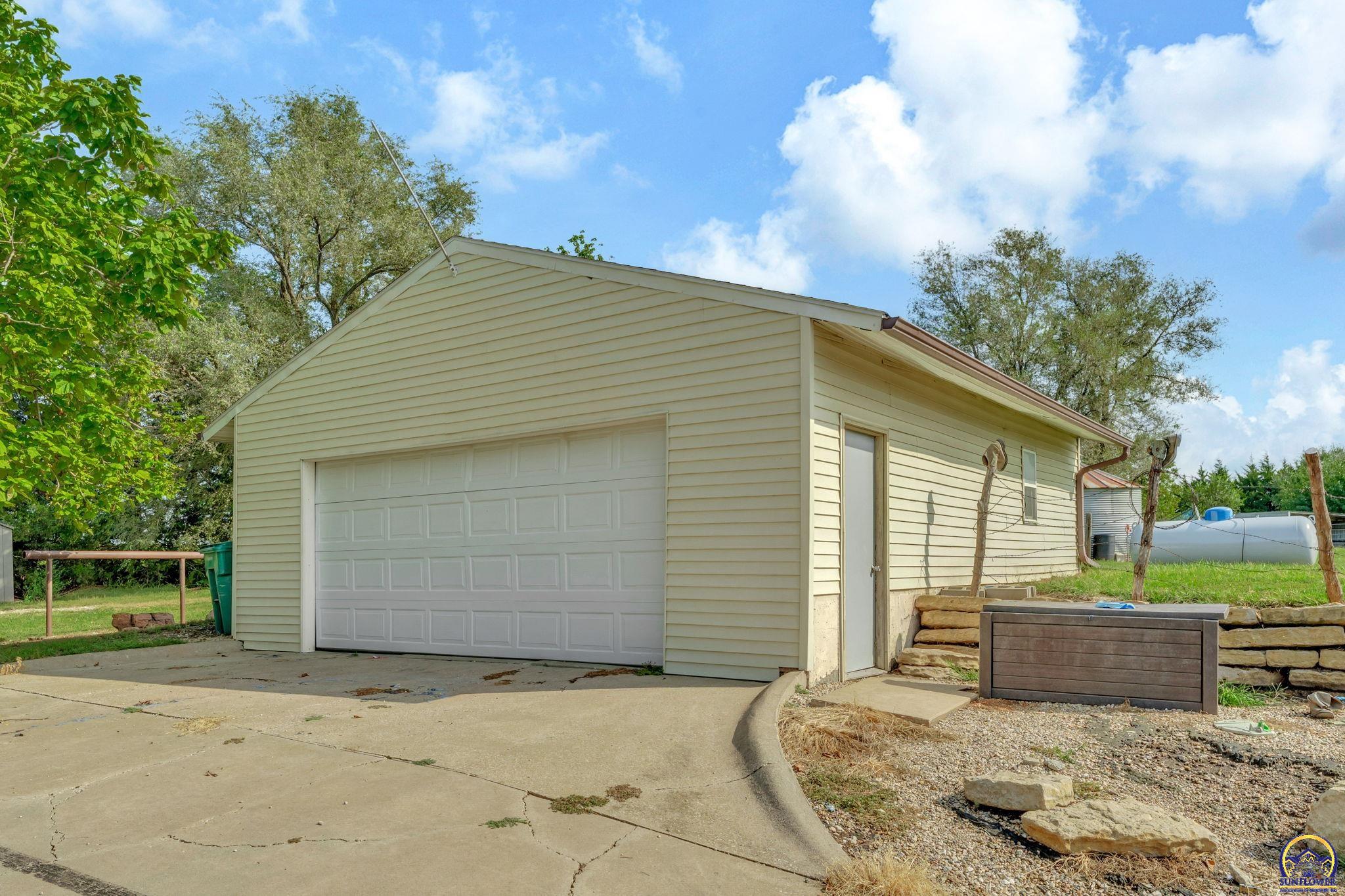 14066 S Road Mayetta, KS 66509 - Photo 7 of 46 Gallery Image 7