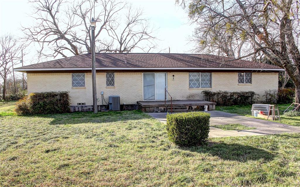 512 North Sherley Road Anna, TX 75409 - Photo 17 of 20 a view of a house with backyard and sitting area