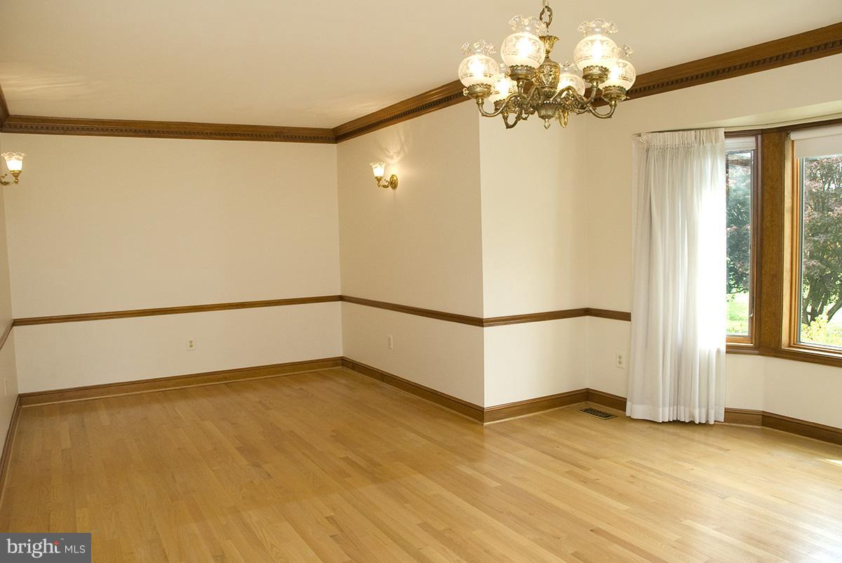 23386 Potts Mill Road Middleburg, VA 20117 - Photo 11 of 30 Dining Room