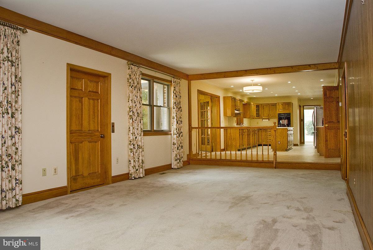 23386 Potts Mill Road Middleburg, VA 20117 - Photo 12 of 30 Family Room