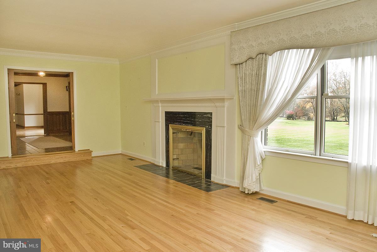 23386 Potts Mill Road Middleburg, VA 20117 - Photo 13 of 30 Dining Room