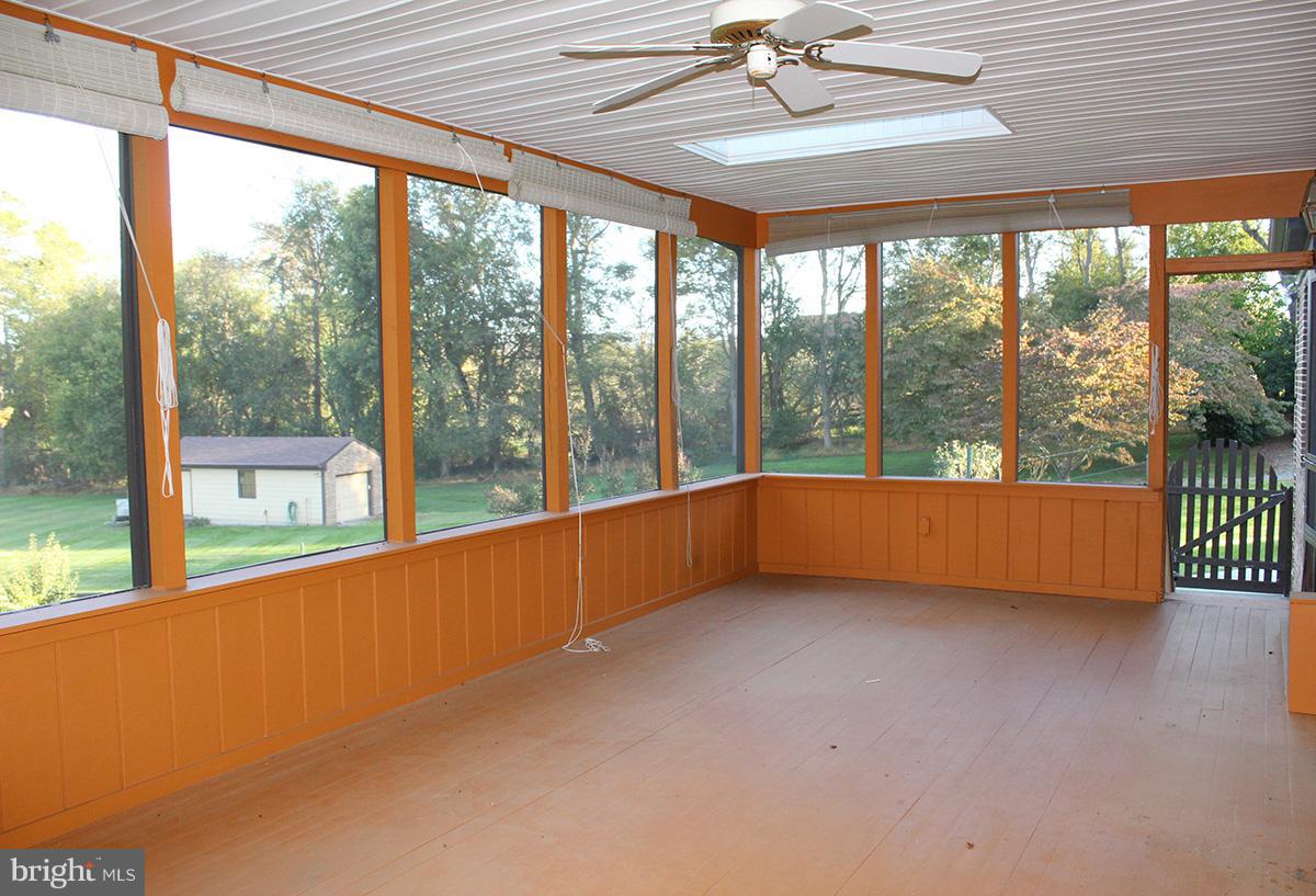 23386 Potts Mill Road Middleburg, VA 20117 - Photo 15 of 30 Screened in porch