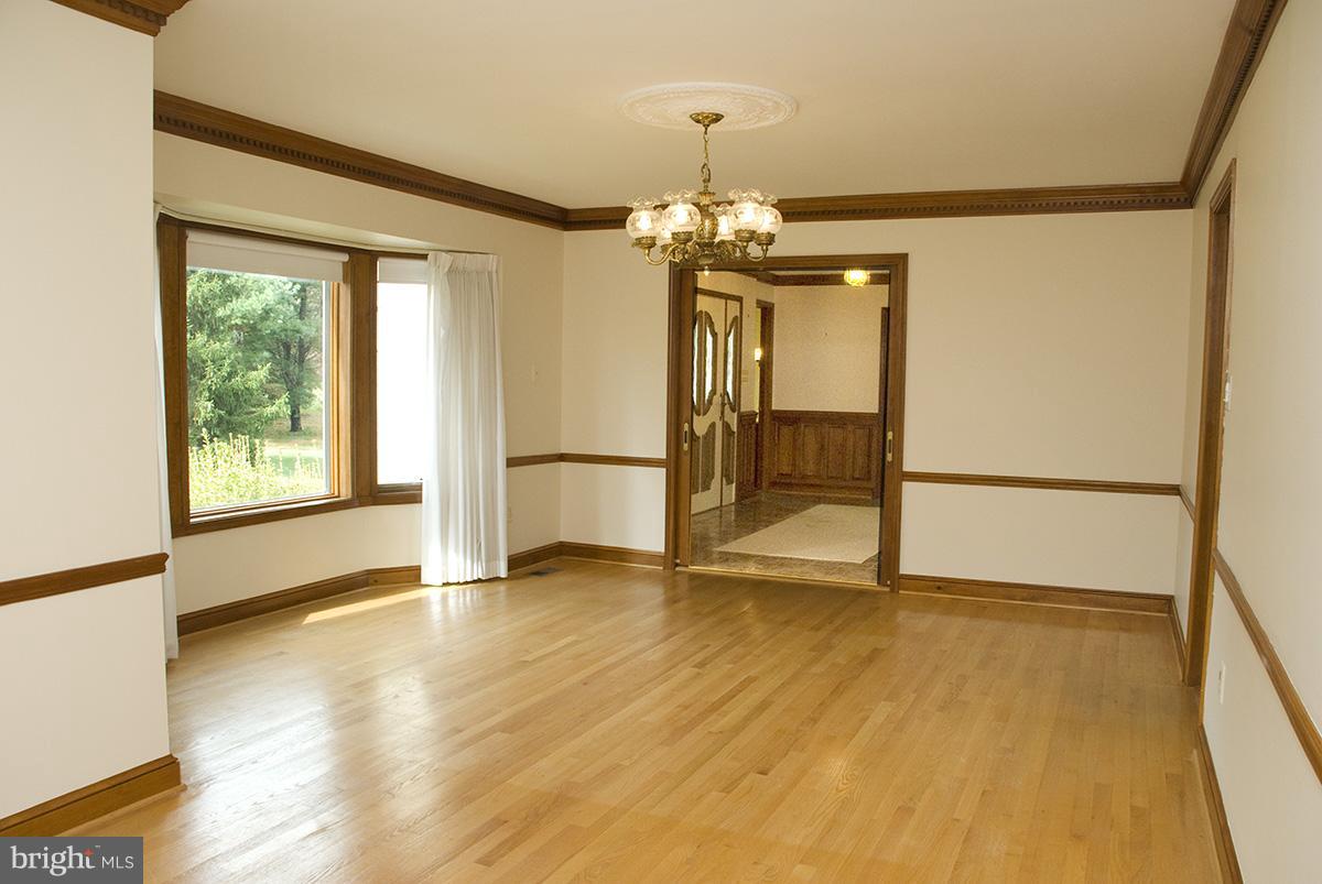 23386 Potts Mill Road Middleburg, VA 20117 - Photo 10 of 30 Dining Room