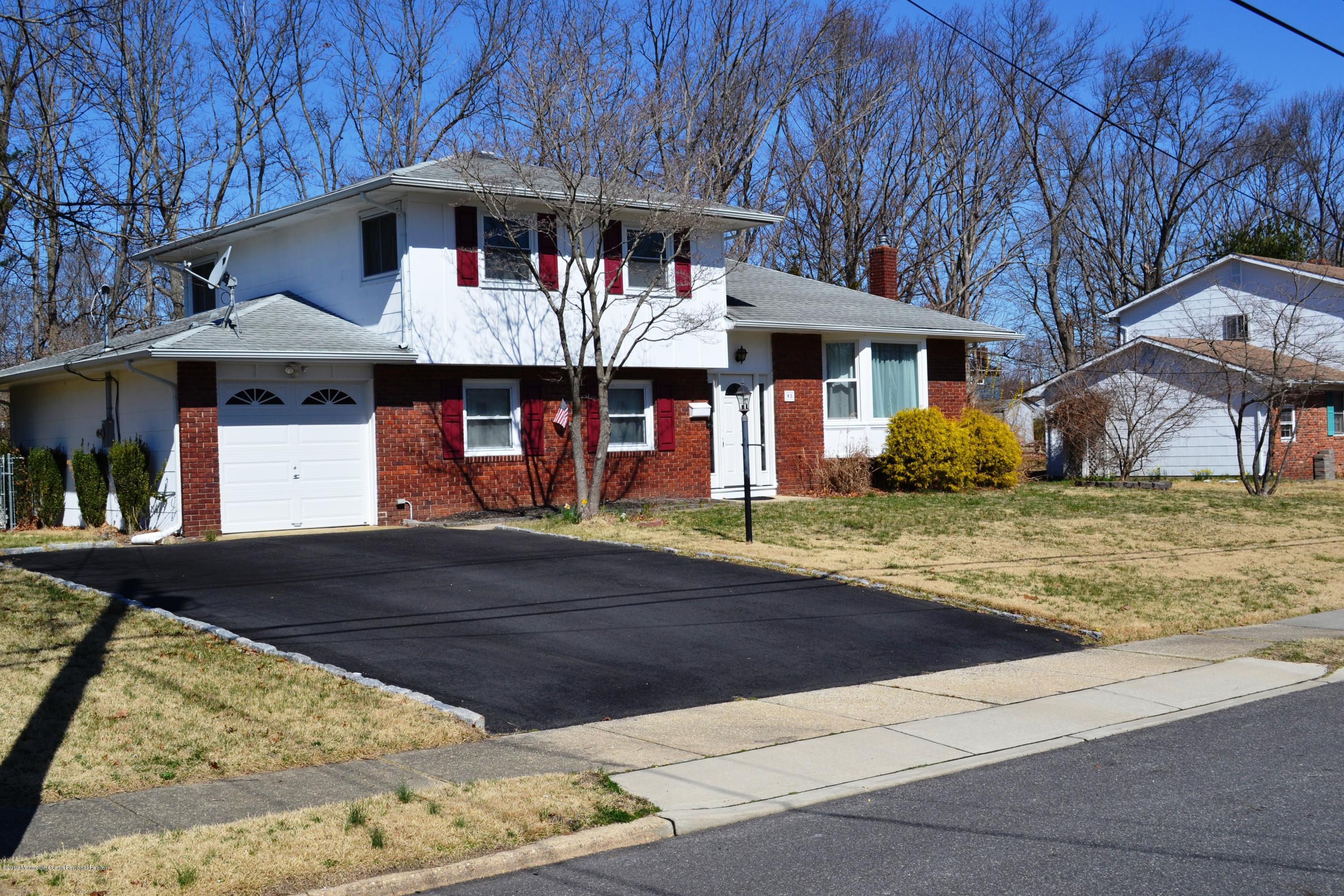 93 Newbury Road Howell, NJ 07731 - Photo 1 of 31 DSC_0006