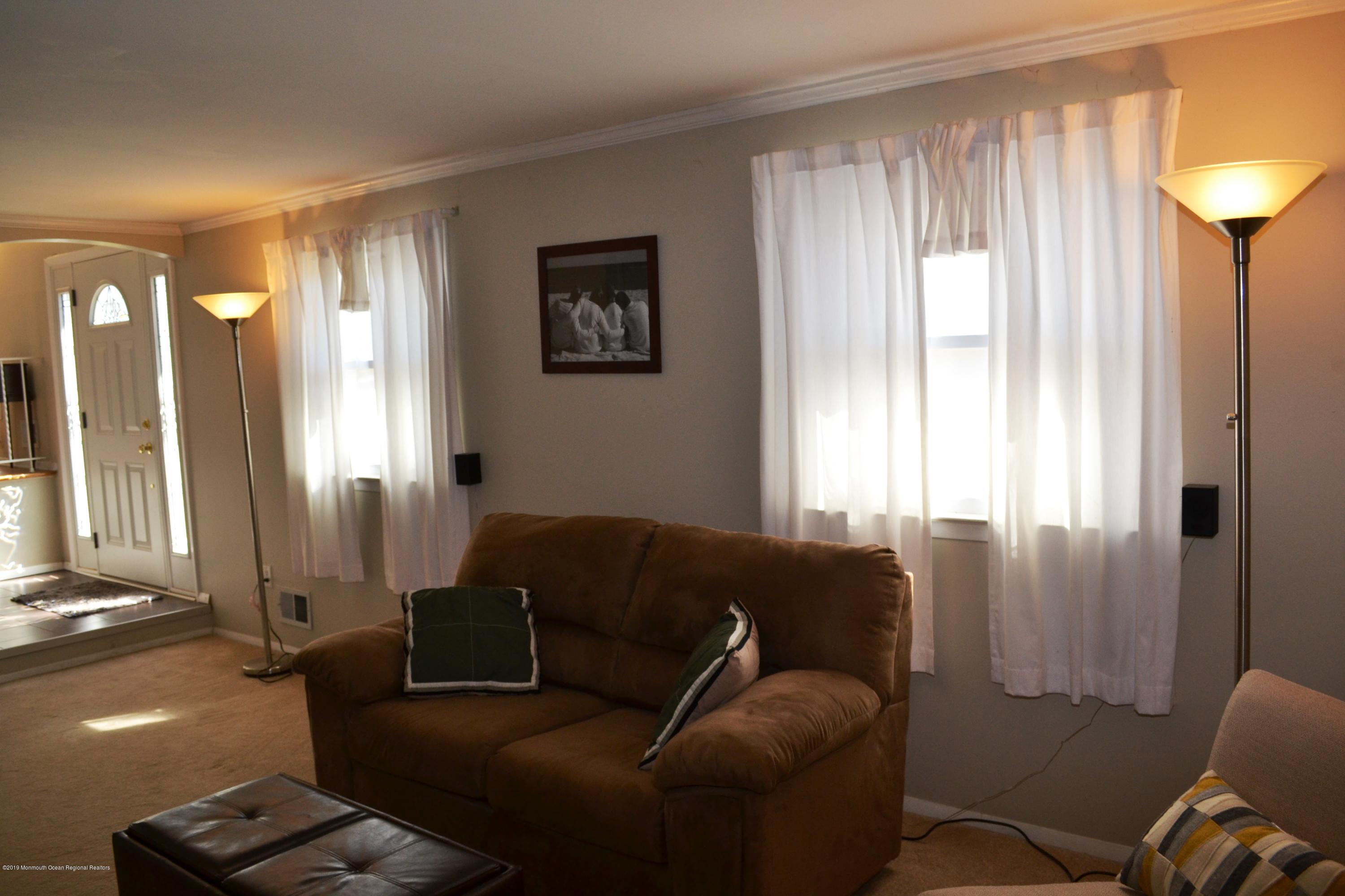93 Newbury Road Howell, NJ 07731 - Photo 16 of 31 DSC_0024