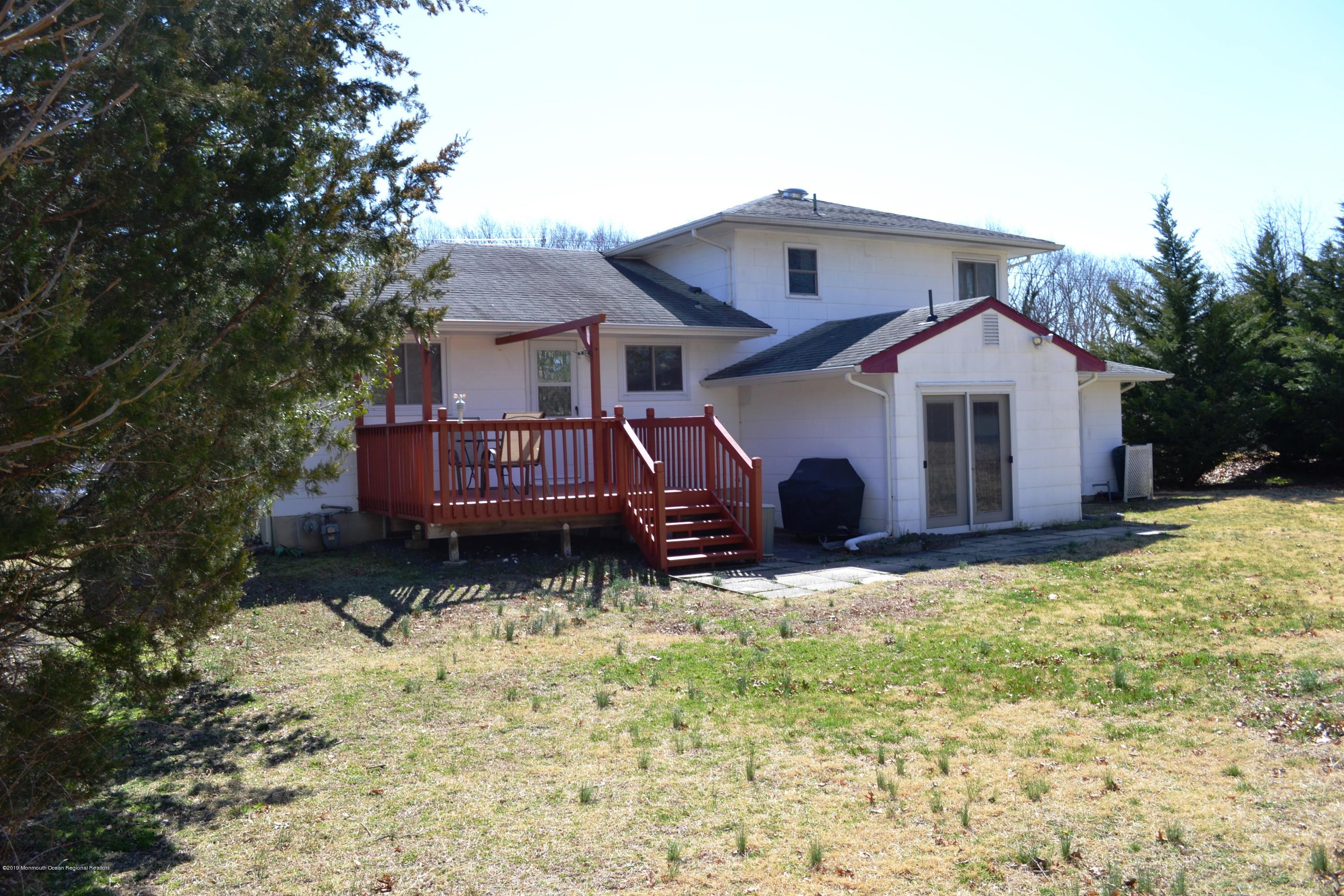 93 Newbury Road Howell, NJ 07731 - Photo 6 of 31 DSC_0059