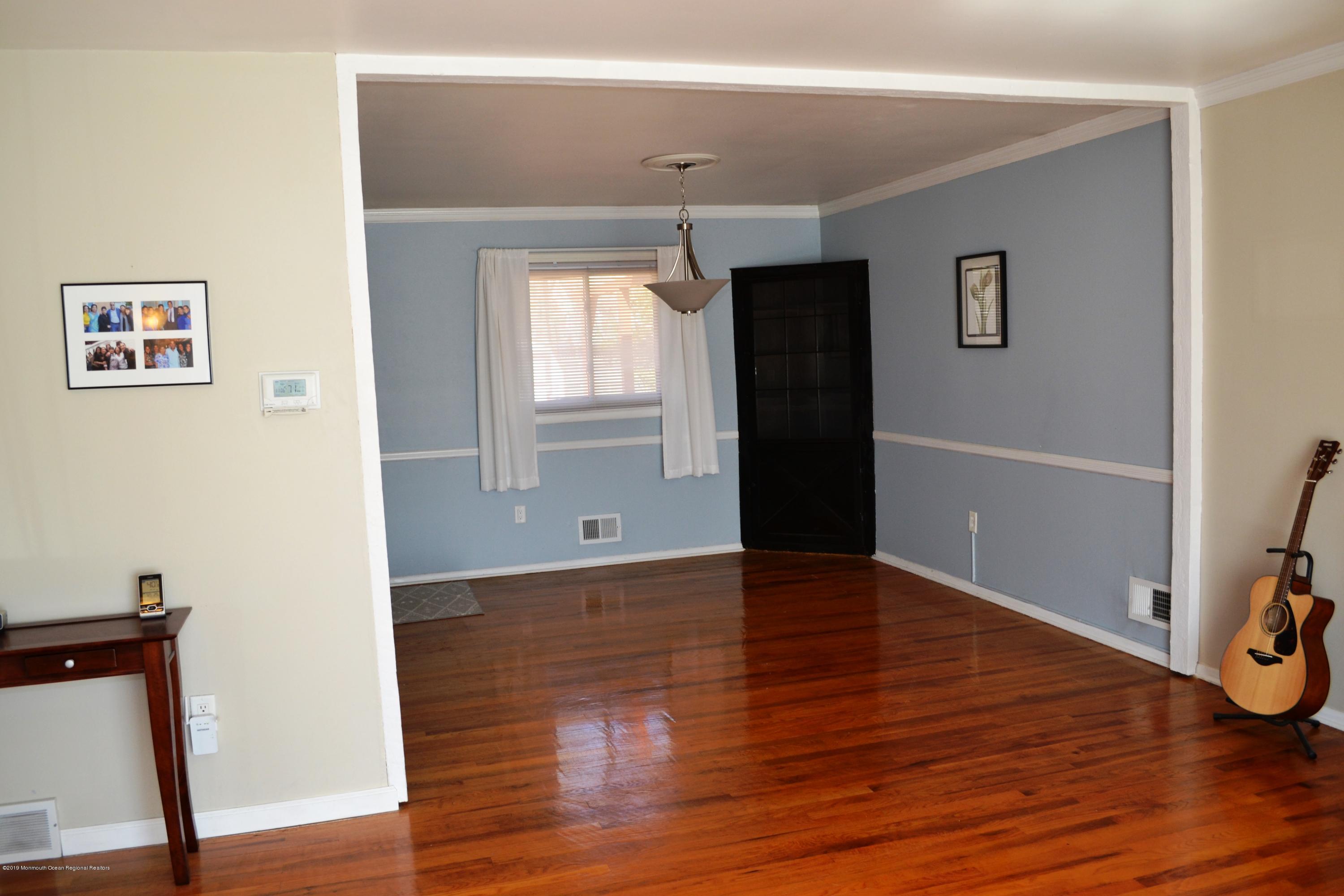 93 Newbury Road Howell, NJ 07731 - Photo 8 of 31 DSC_0040