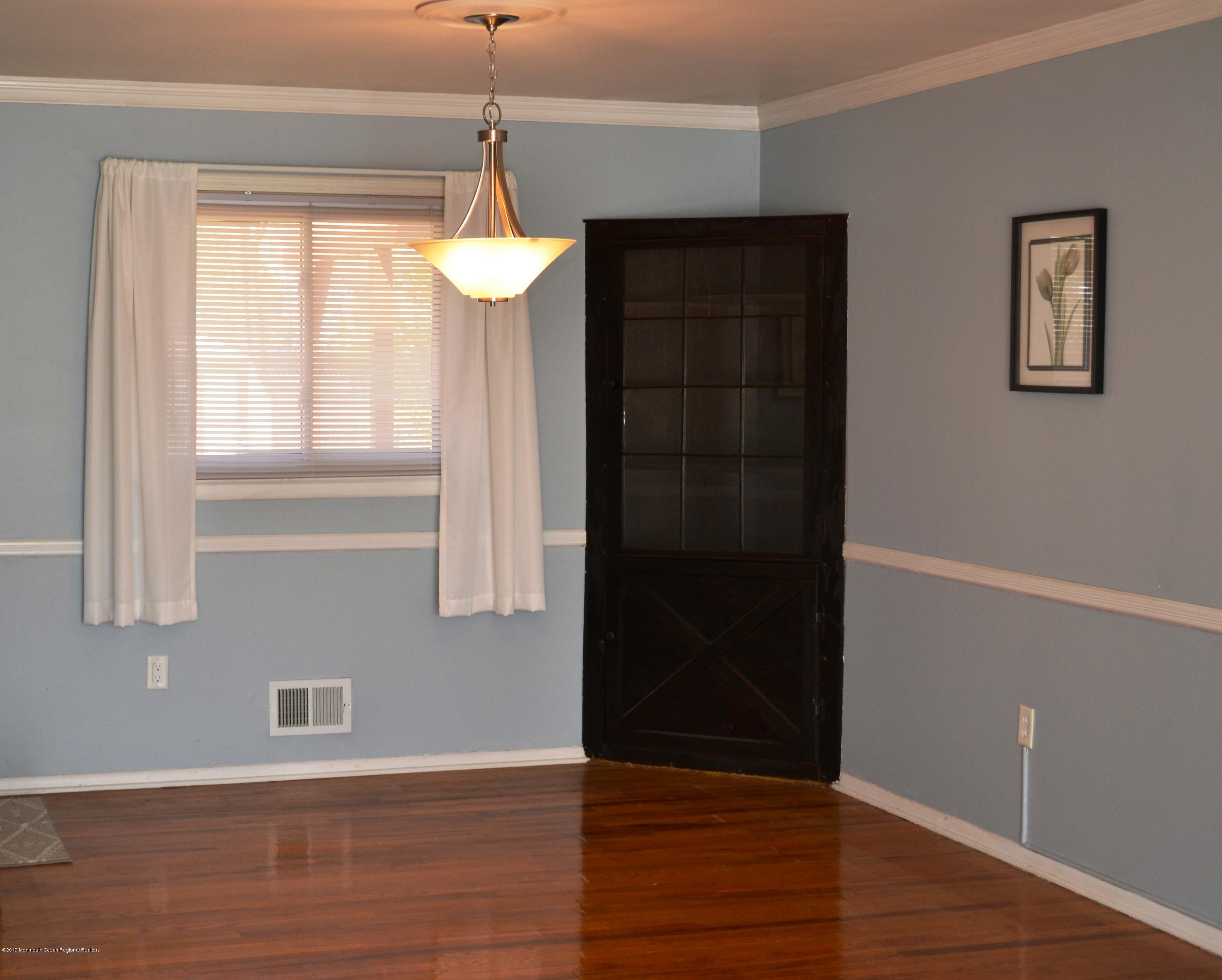 93 Newbury Road Howell, NJ 07731 - Photo 9 of 31 DSC_0012
