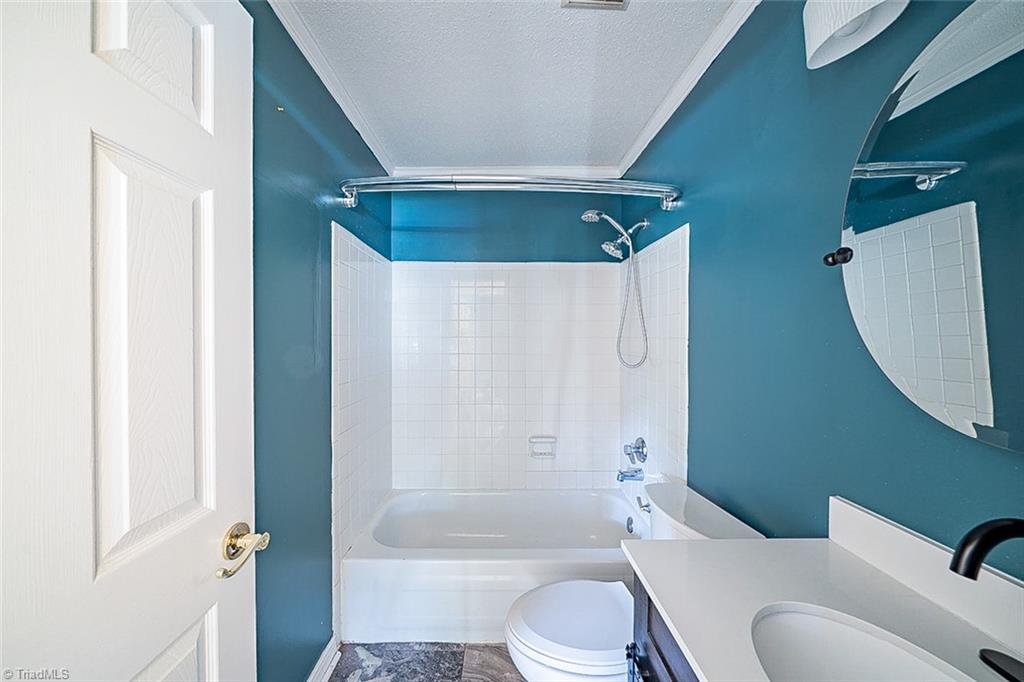 3208 Dillon Road Jamestown, NC 27282 - Photo 4 of 12 Gallery Image 4