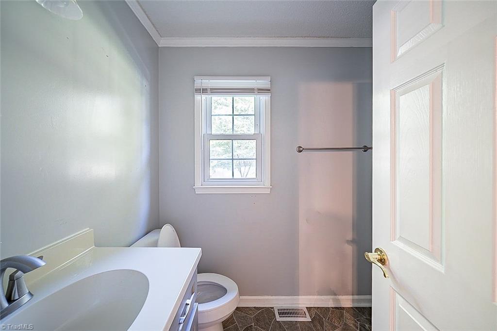 3208 Dillon Road Jamestown, NC 27282 - Photo 9 of 12 Gallery Image 9