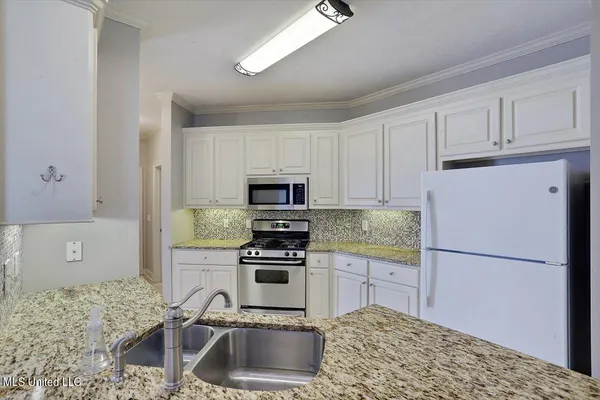 $314,900 | 143 Navajo Circle, Clinton, MS 39056