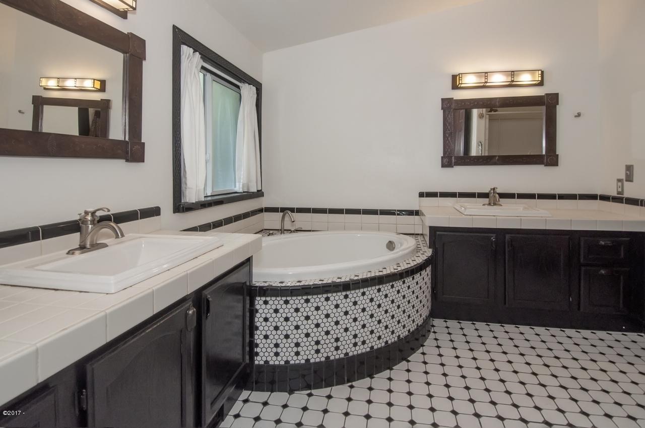 836 North River Bend Road Otis, OR 97368 - Photo 22 of 42 Master Bath - View 1