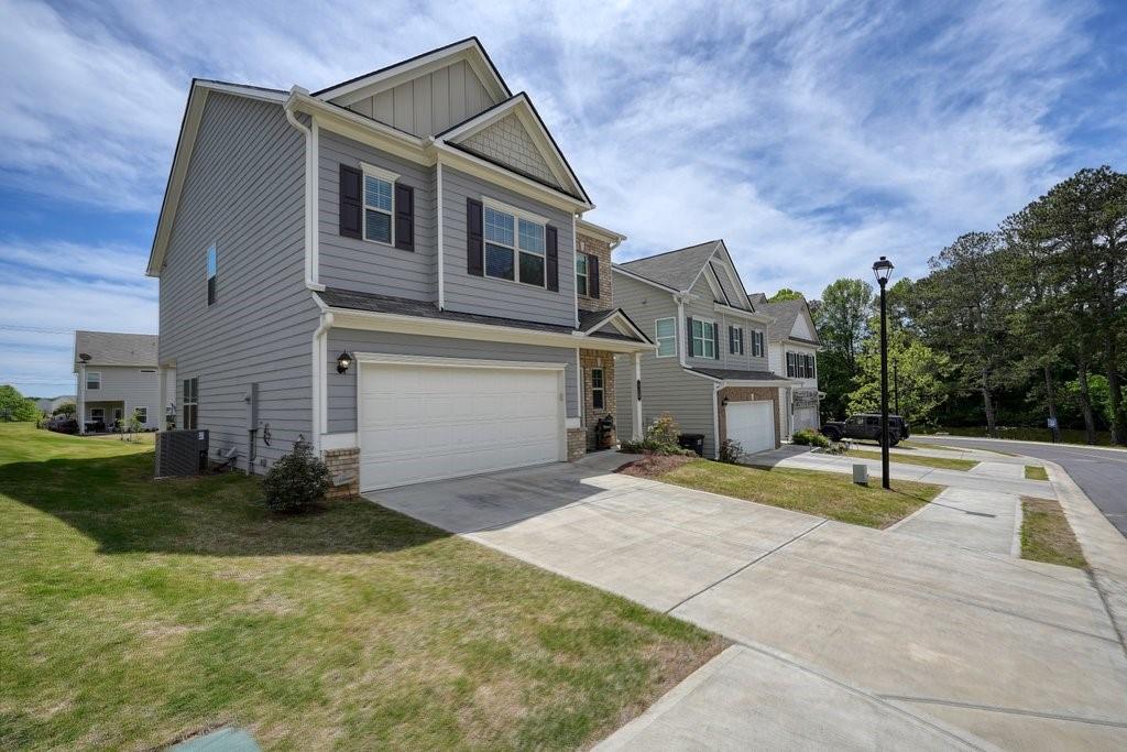 a view of a house with backyard and trees