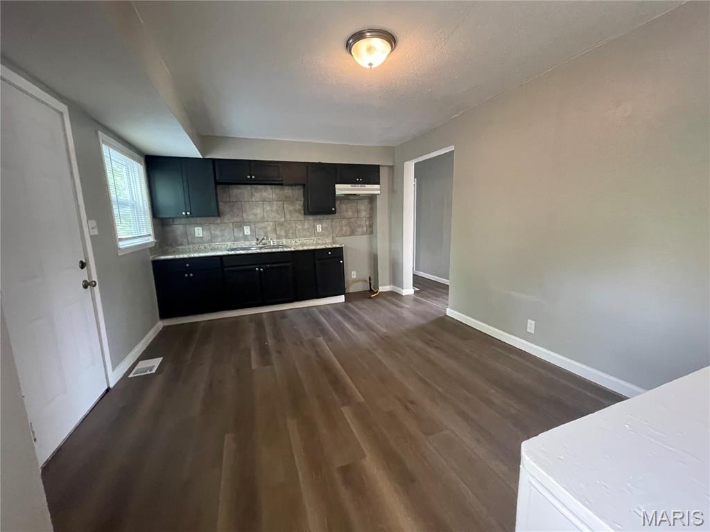 228 Cameron Road St. Louis, MO 63137 - Photo 8 of 16