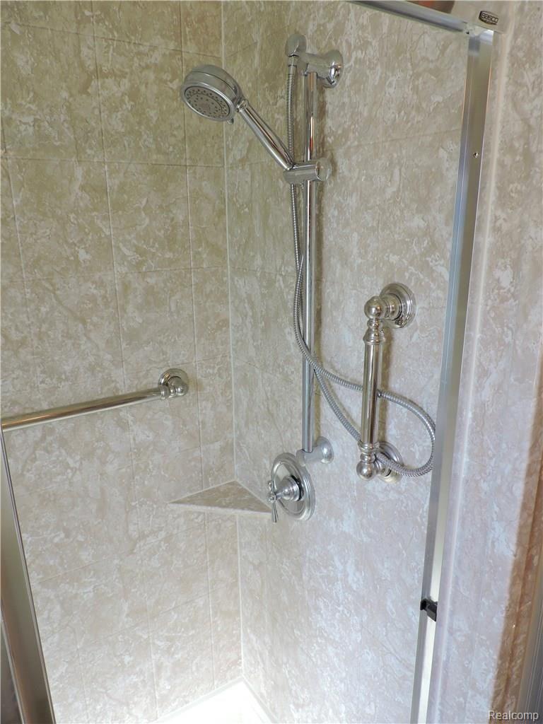 326 Amherst Street Inkster, MI 48141 - Photo 14 of 19 Updated bath with safety features