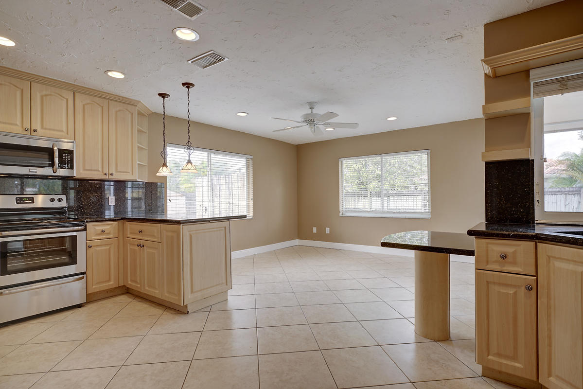 10805 Stacey Lane Boca Raton, FL 33428 - Photo 5 of 29 Kitchen