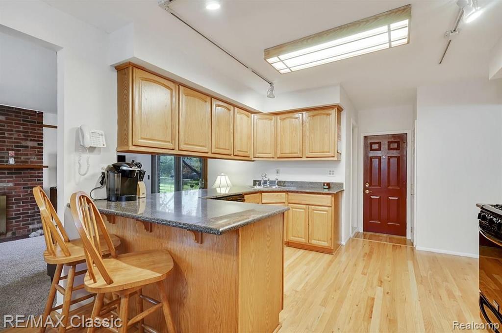 16381 Wayne Road Livonia, MI 48154 - Photo 8 of 27