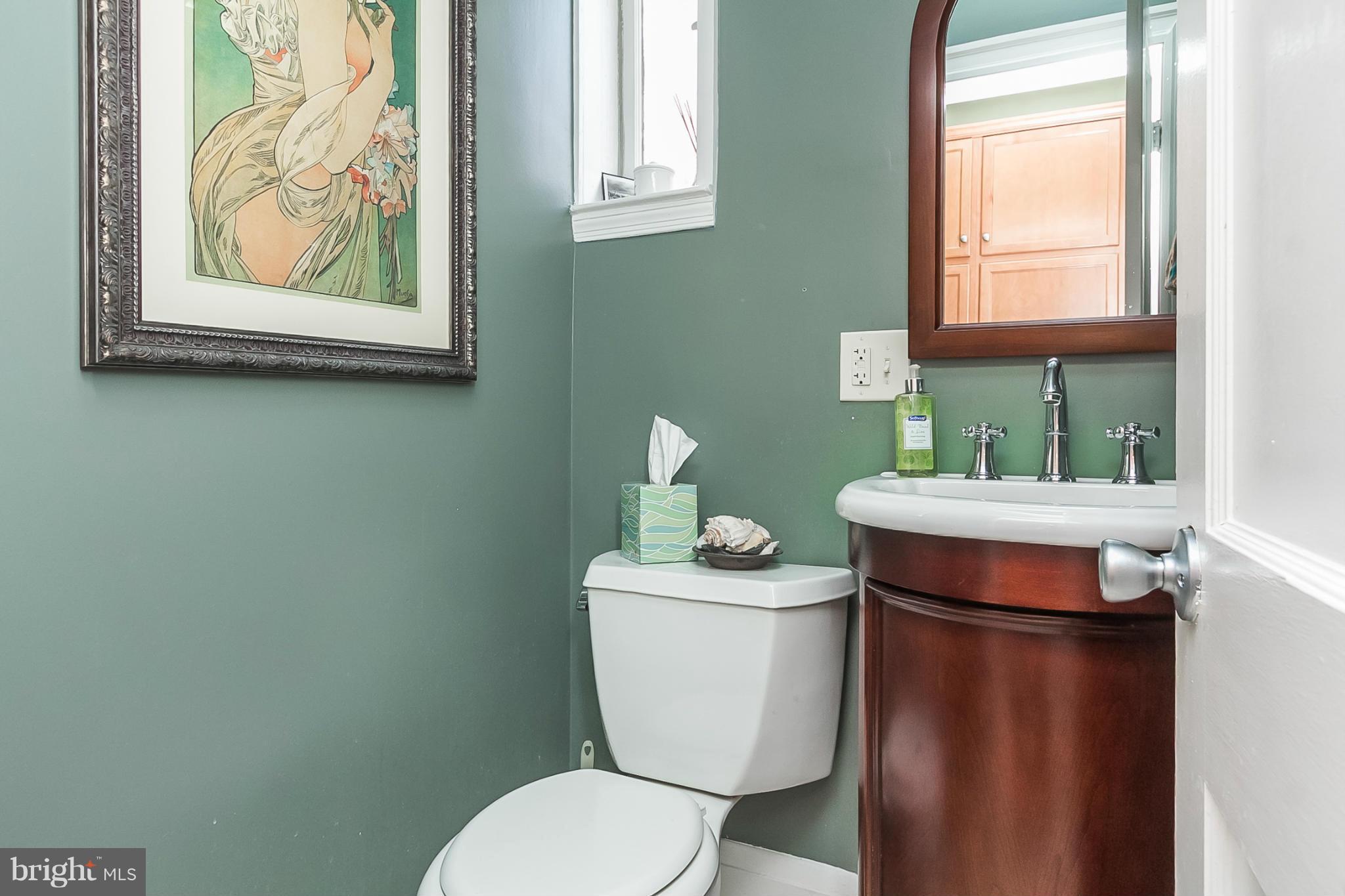 2413 Brambleton Road Baltimore, MD 21209 - Photo 16 of 30 Bath