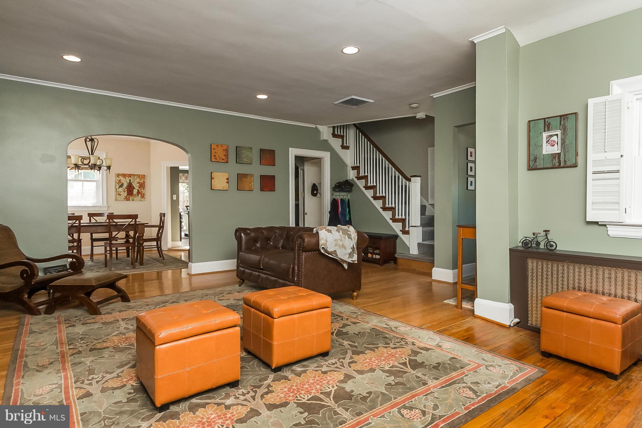 2413 Brambleton Road Baltimore, MD 21209 - Photo 7 of 30 Living Room