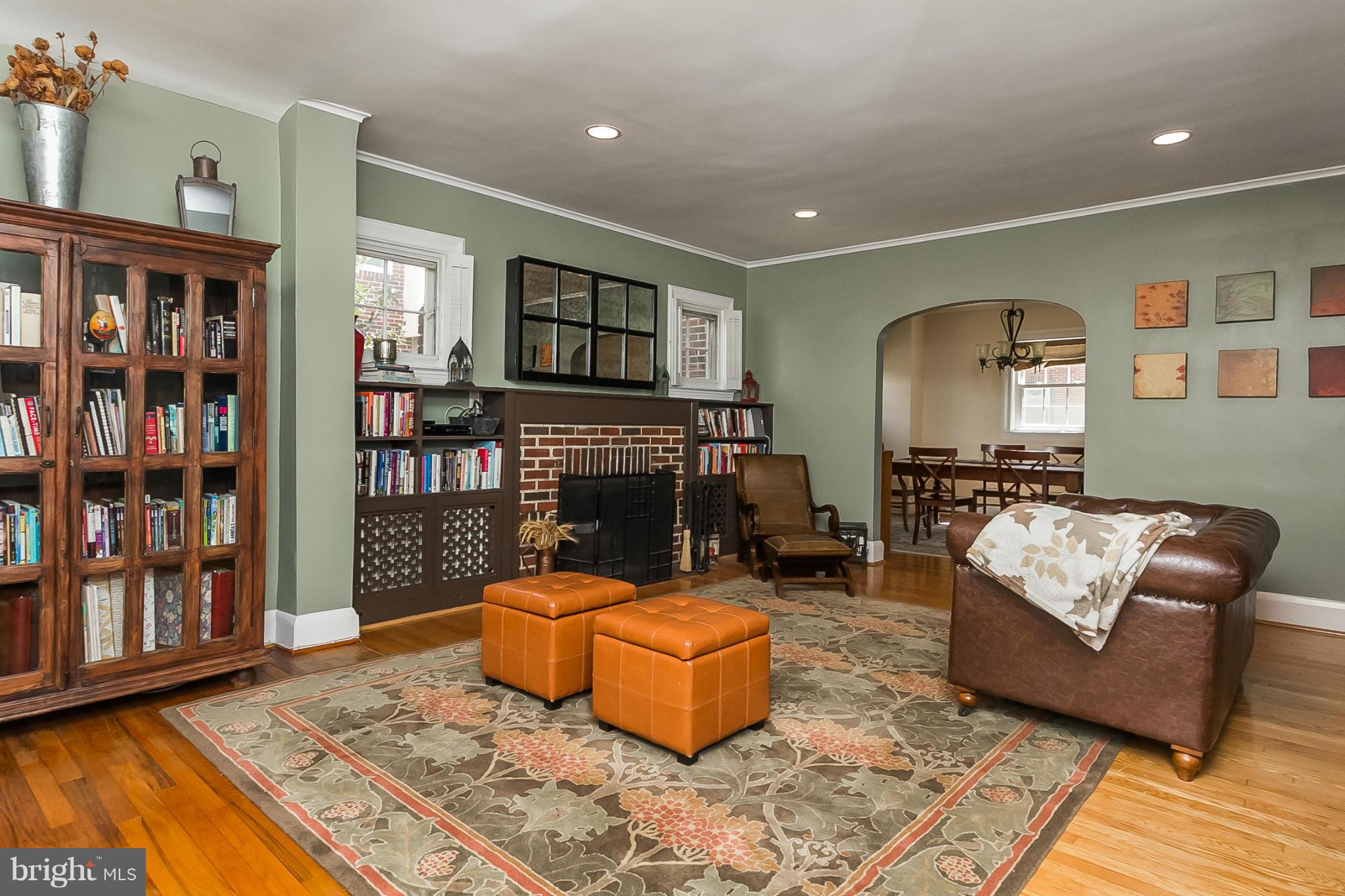 2413 Brambleton Road Baltimore, MD 21209 - Photo 8 of 30 Living Room