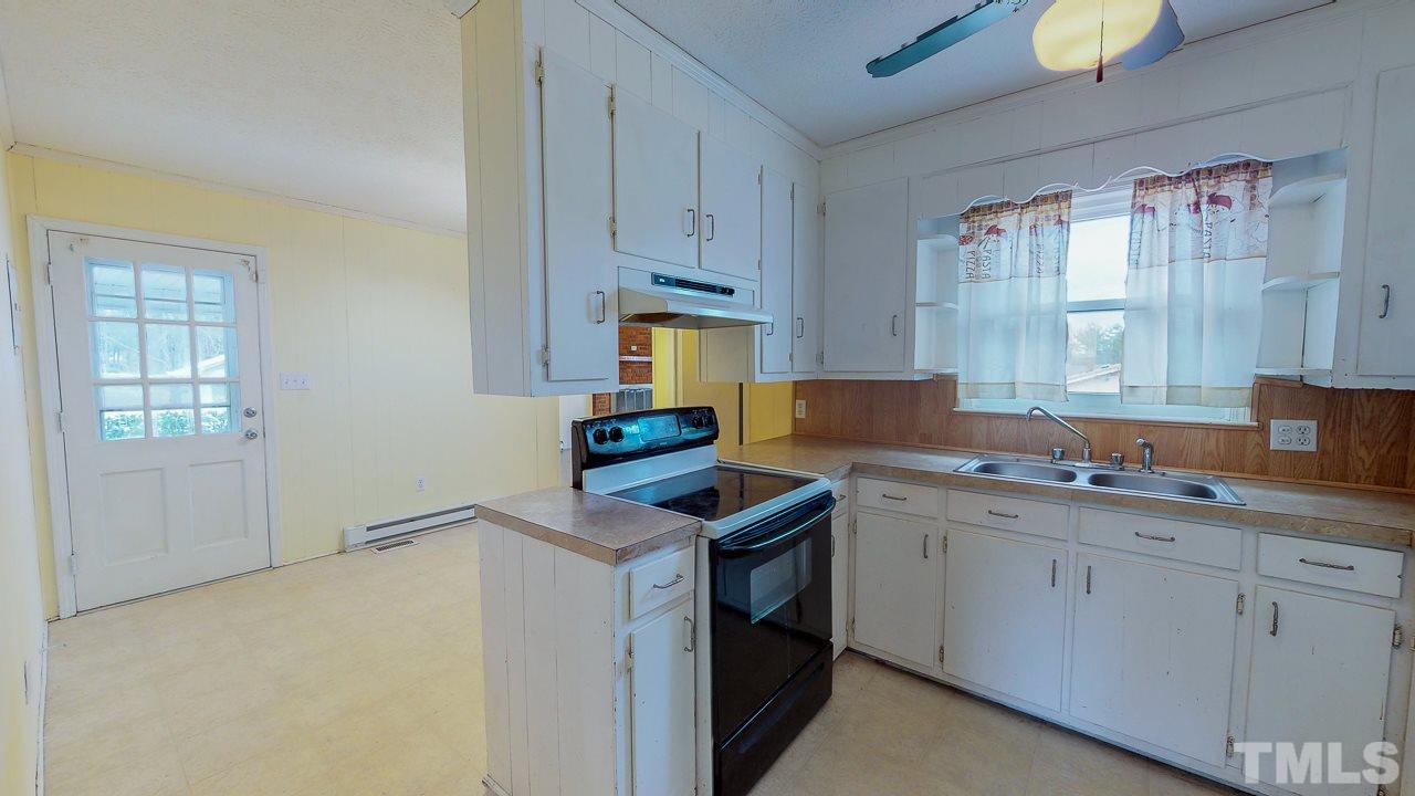 1202 Dover Street Roxboro, NC 27573 - Photo 3 of 23