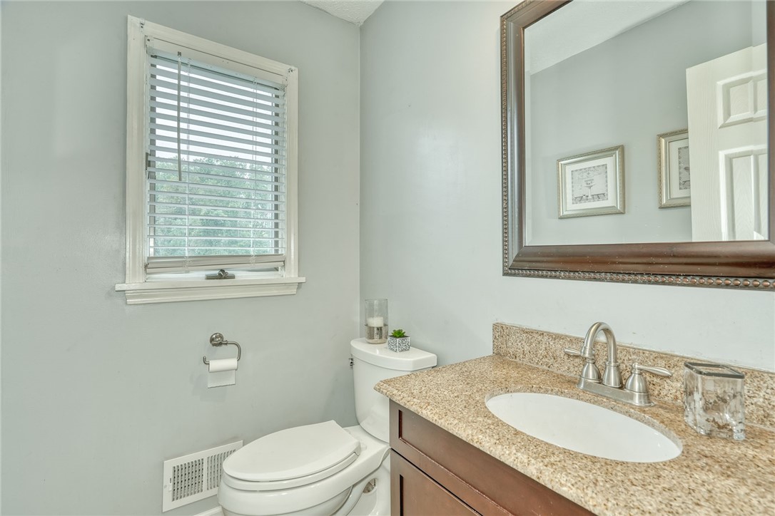 645 Webster Road Webster, NY 14580 - Photo 14 of 50 1st Floor Powder Room