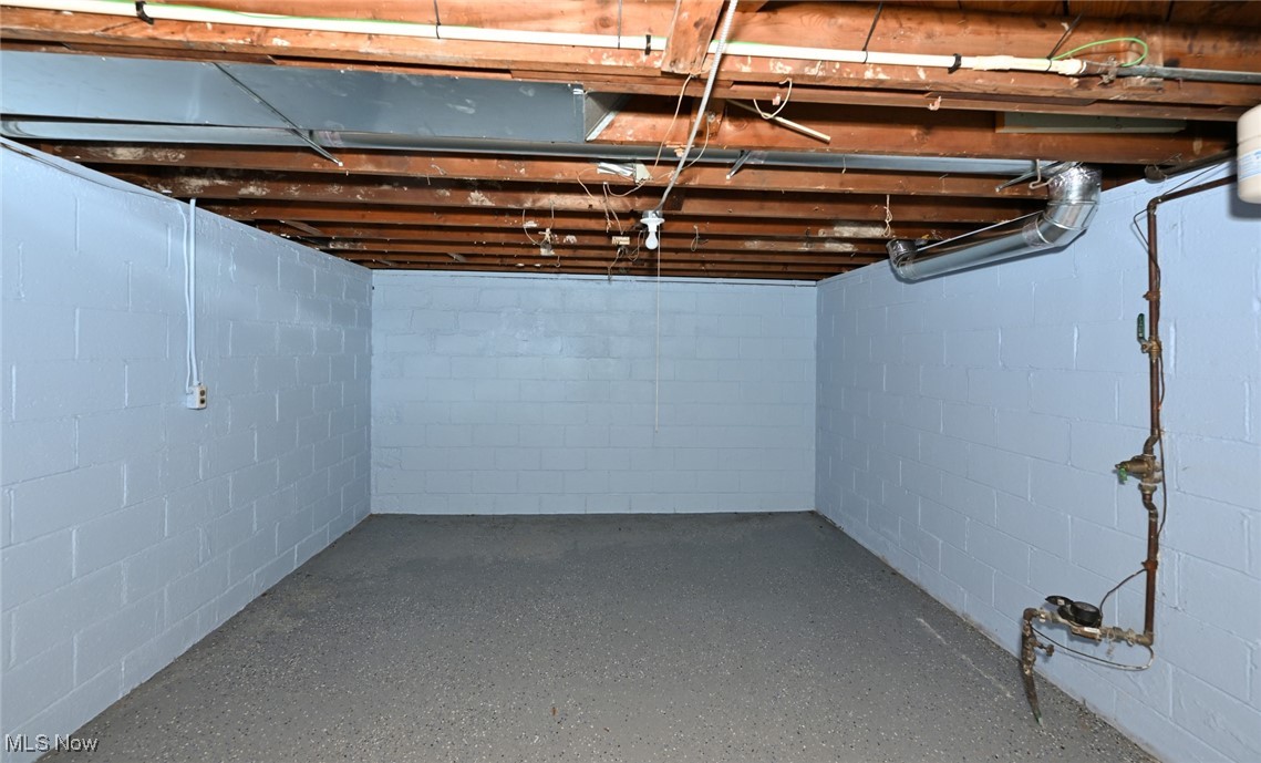 8555 Hillside Road Independence, OH 44131 - Photo 25 of 34 Front basement room.