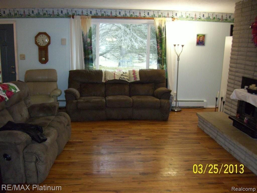 5333 North Burkhart Road Howell, MI 48855 - Photo 5 of 7 LIVING RM