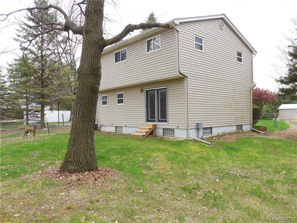 5534 Cuthbert Road White Lake, MI 48386 - Photo 4 of 28 5534 Cuthbert 041.JPG