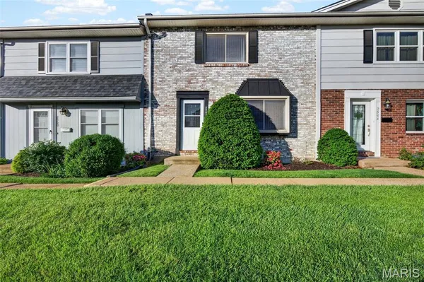 $189,900 | 2562 Grayland Walk, St. Louis, MO 63129