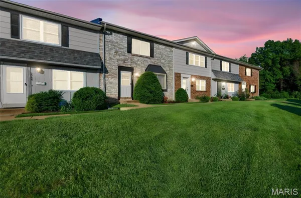 $189,900 | 2562 Grayland Walk, St. Louis, MO 63129