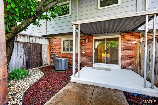 $189,900 | 2562 Grayland Walk, St. Louis, MO 63129