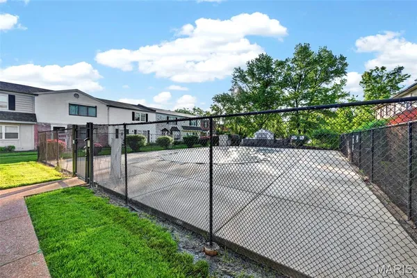 $189,900 | 2562 Grayland Walk, St. Louis, MO 63129
