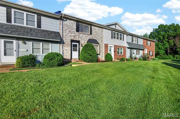 $189,900 | 2562 Grayland Walk, St. Louis, MO 63129