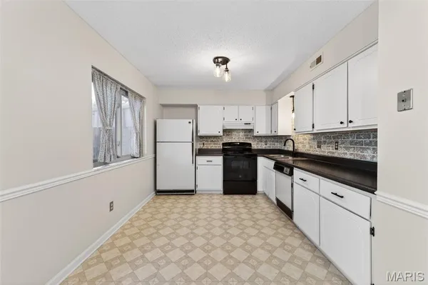 $189,900 | 2562 Grayland Walk, St. Louis, MO 63129