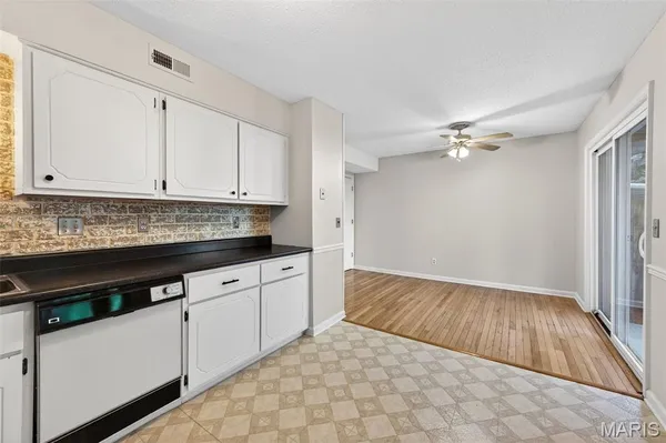$189,900 | 2562 Grayland Walk, St. Louis, MO 63129