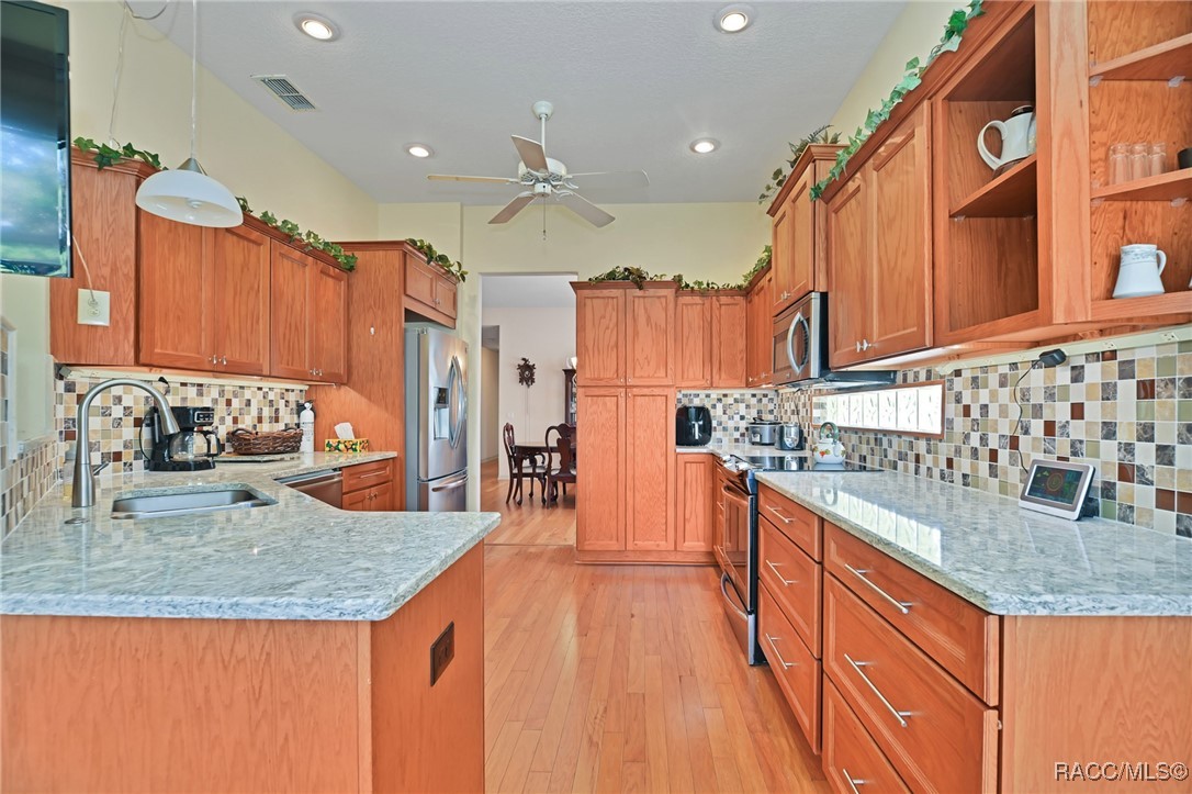 6 Byrsonima Loop Homosassa, FL 34446 - Photo 13 of 48 KITCHEN 4