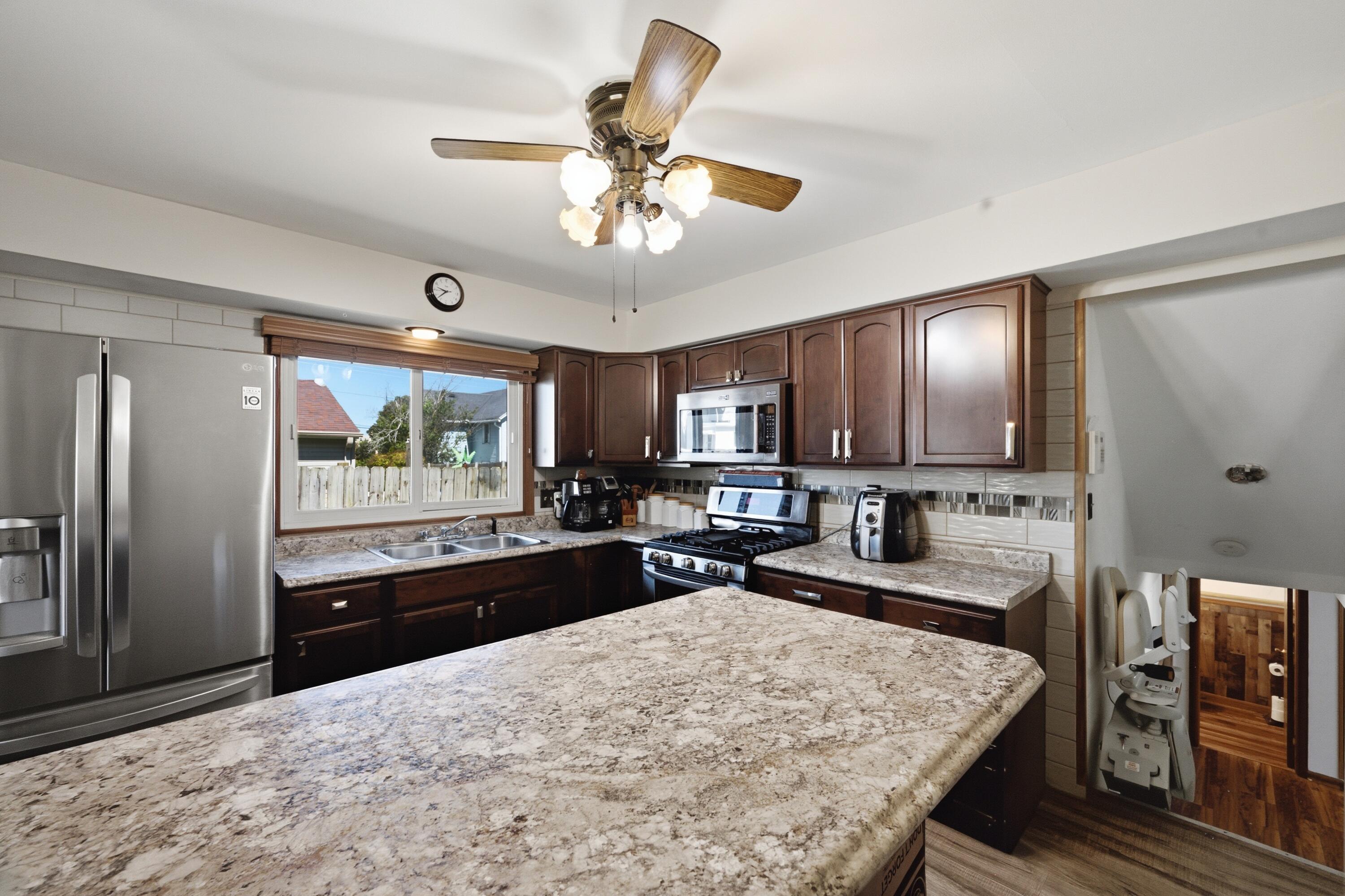 1315 Owen Street Racine, WI 53404 - Photo 8 of 19 1315Owen_007