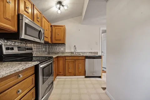 $4,200 | 12 Wright Street, Unit 1, Stoneham, MA 02180