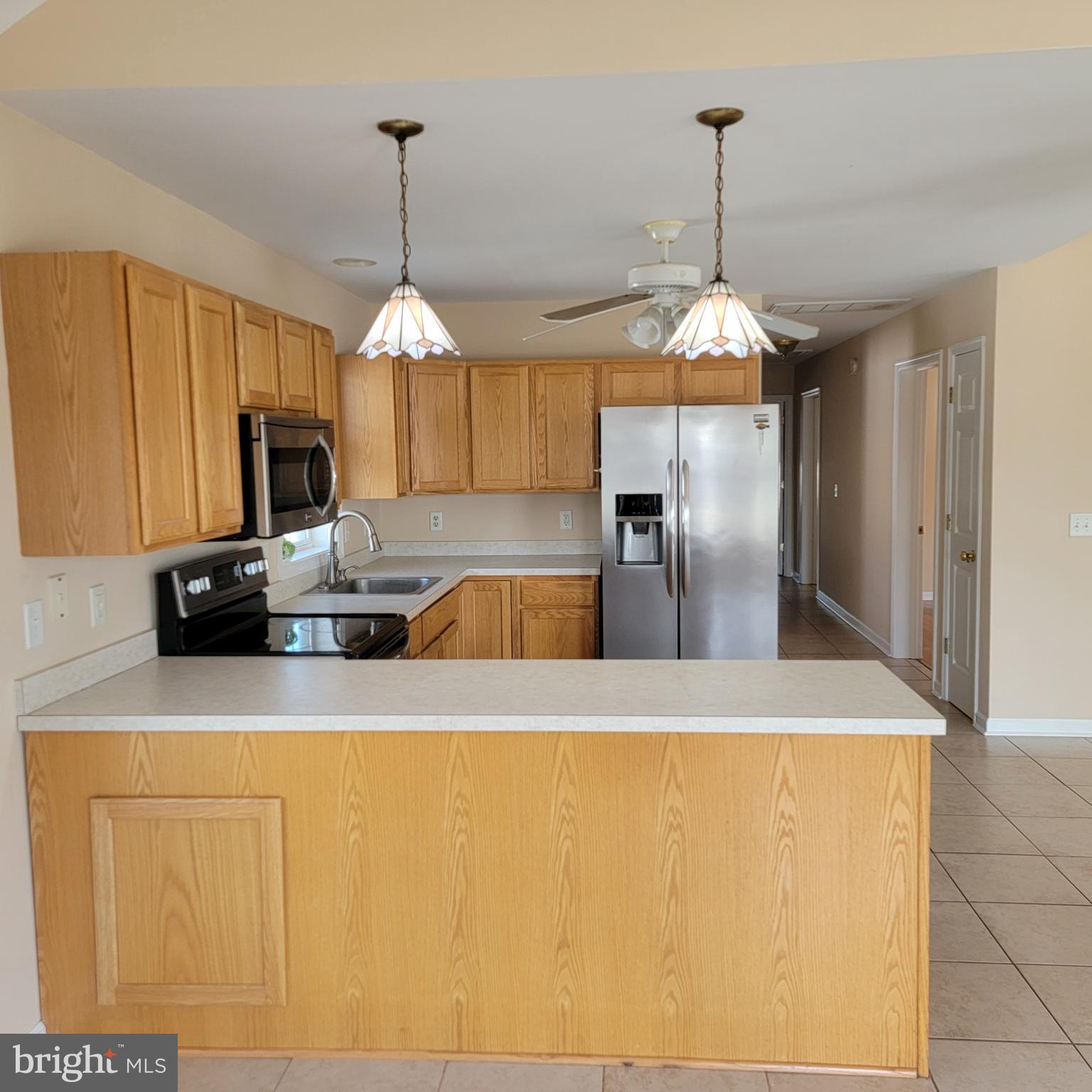 138 Pine Tree Road Ocean City, MD 21842 - Photo 10 of 55 Kit breakfast bar, pendant lights
