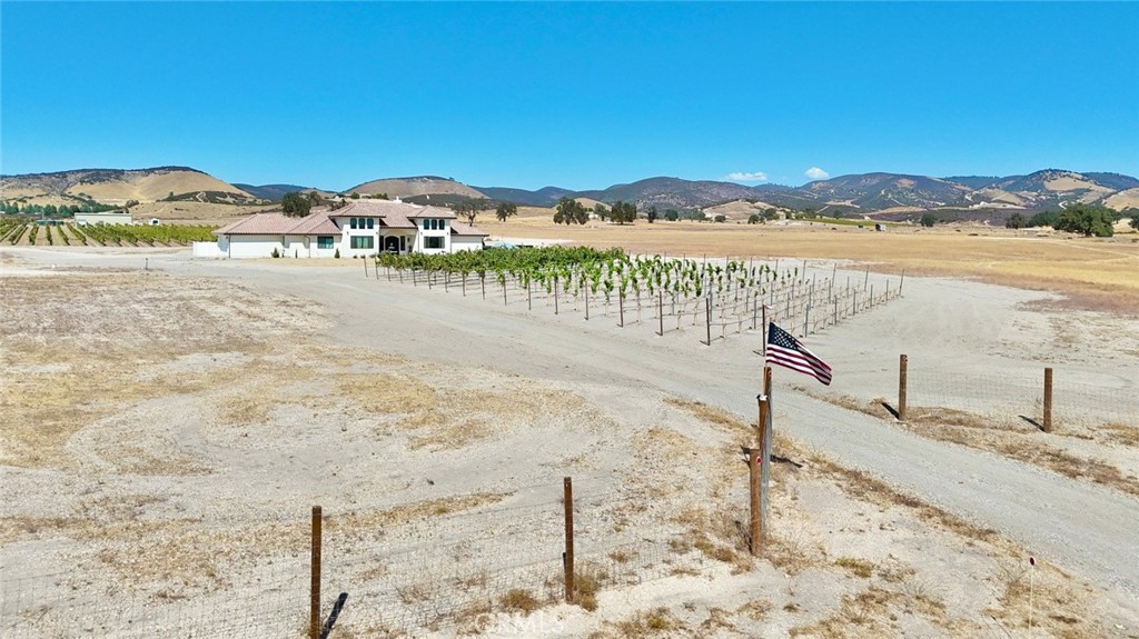50645 Lockwood Road Lockwood, CA 93426 - Photo 3 of 48 a view of an ocean and a mountain