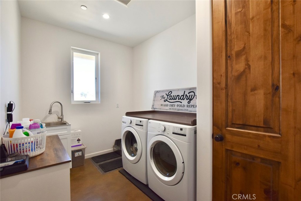 50645 Lockwood Road Lockwood, CA 93426 - Photo 32 of 48 a utility room with dryer and washer